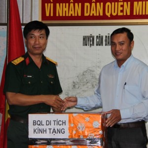 Ban Quản lý Di tích Côn Đảo tổ chức thăm cán bộ, chiến sĩ LLVT huyện Côn Đảo nhân kỷ niệm 73 năm Ngày thành lập Quân đội nhân dân Việt Nam, 28 năm Ngày hội Quốc phòng toàn dân.