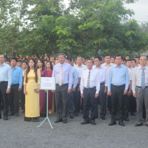 Đảng bộ, Chính quyền, Quân và Dân Côn Đảo viếng nghĩa trang Hàng Dương nhân kỷ niệm ngày Thương binh Liệt sỹ 27/7/2014.